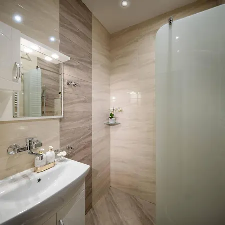 Апартаменти Spacious With Lovely Terrace Софія